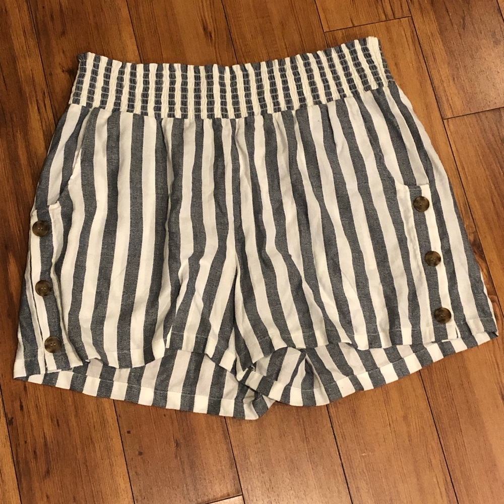 NWOT French Laundry Elastic Waist Shorts Blue White Stripes Women's Large